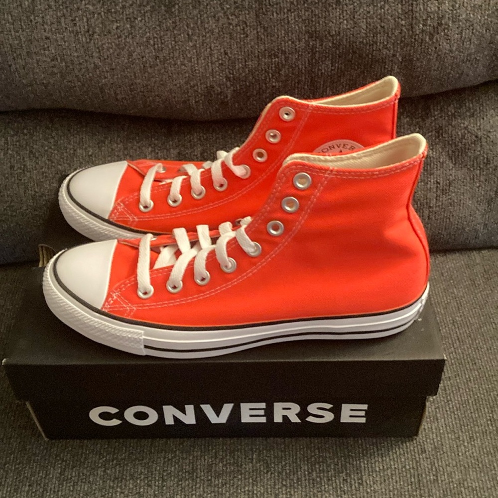 New in Box Women's Bright Crimson Converse High Top Shoes Size 9